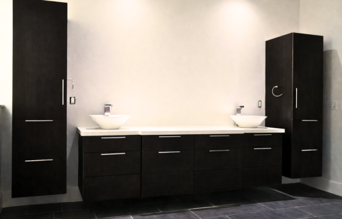 ìcture of a custum-made wood bathroom